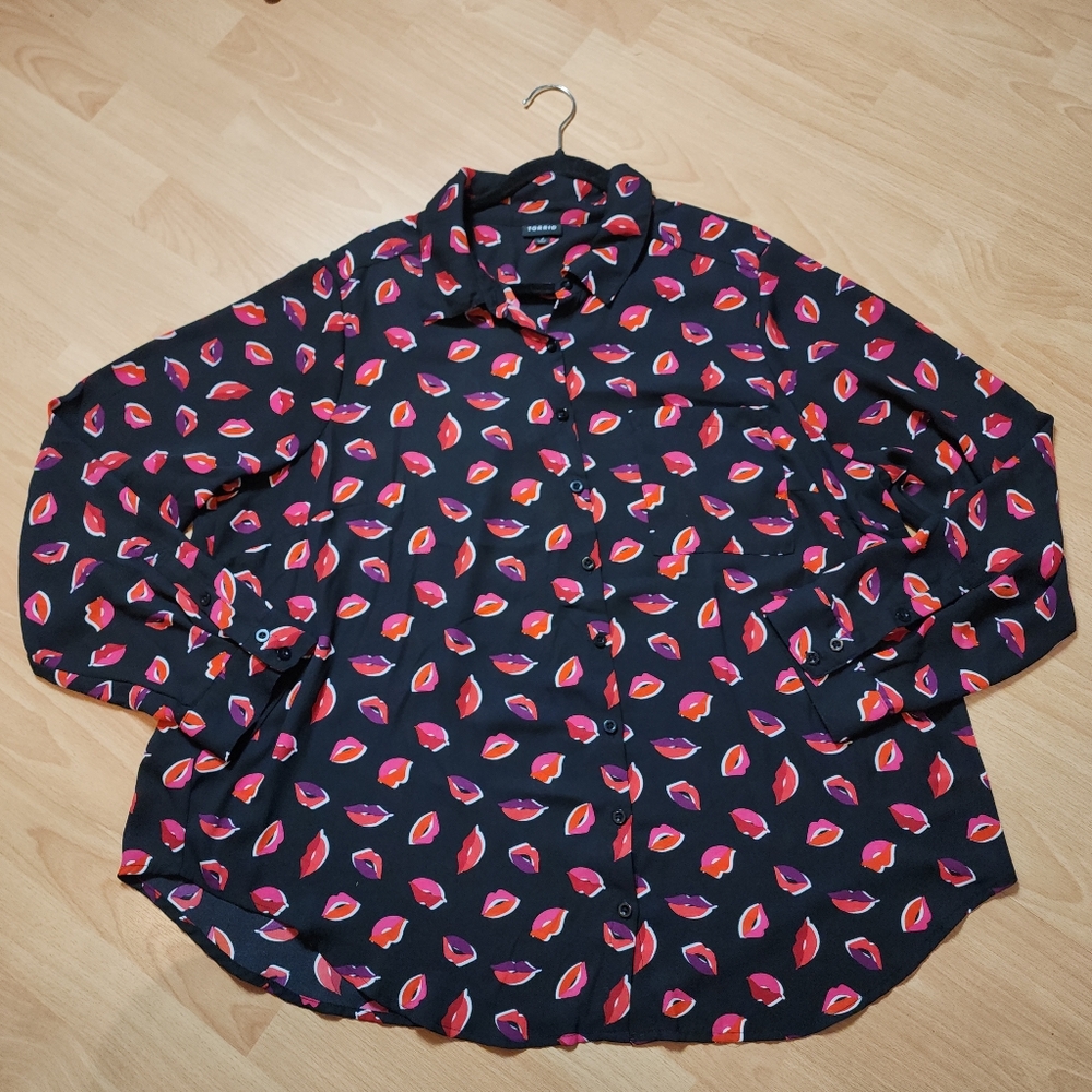Torrid Lips Print Lizzie Georgette Button-Up Long Sleeve Shirt Black Pink 2X